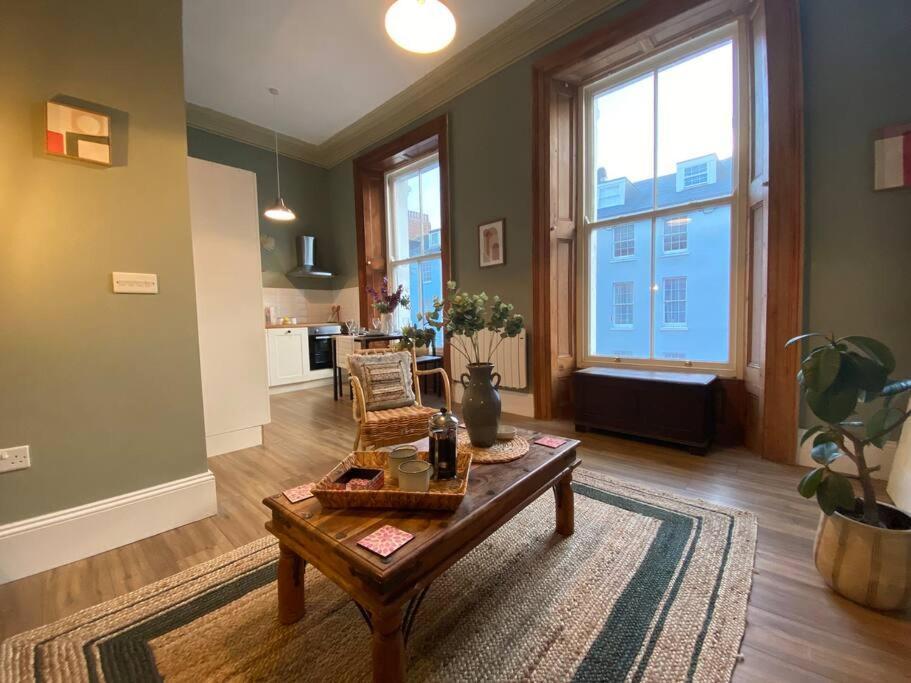 Fabulous Flat In Durnford Street Apartment *